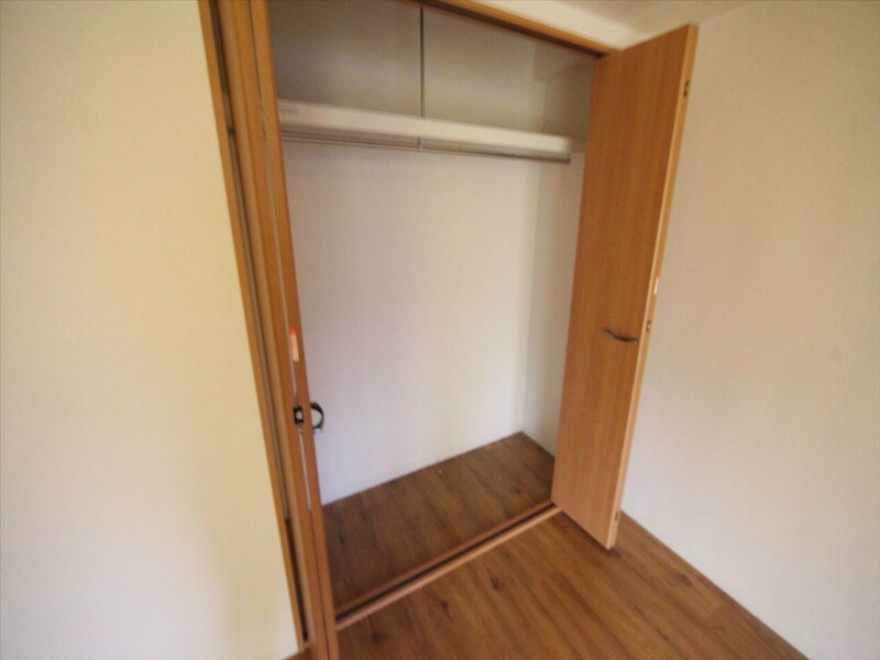 物件内観写真8　(クローゼット（収納充実してます）)