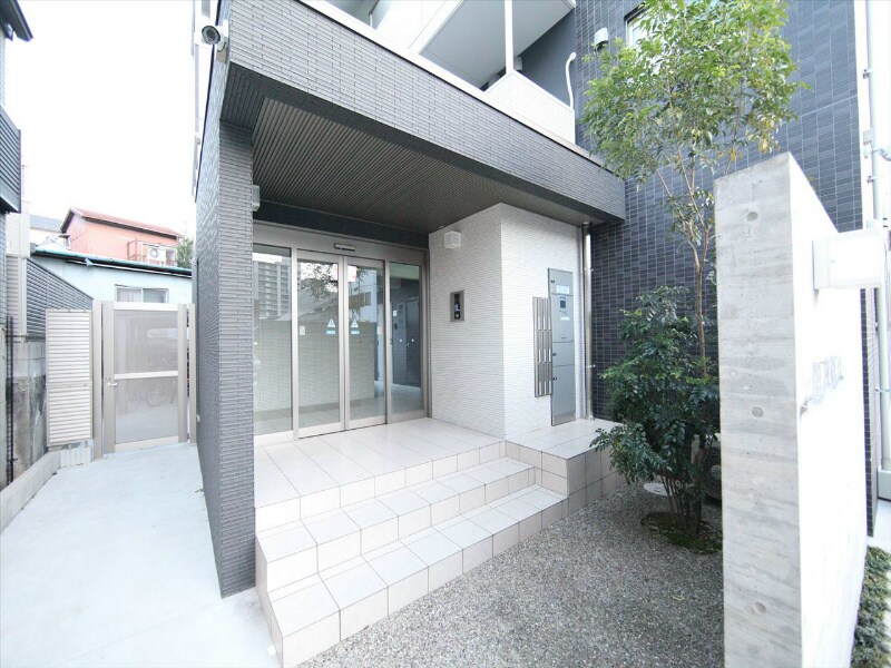 物件内観写真13　(外観　防犯カメラ付　オートロック　宅配ＢＯＸ)