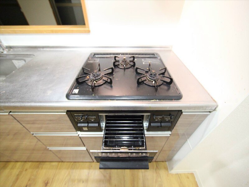物件内観写真27　(システムキッチン（ガス3口コンログリル付）)