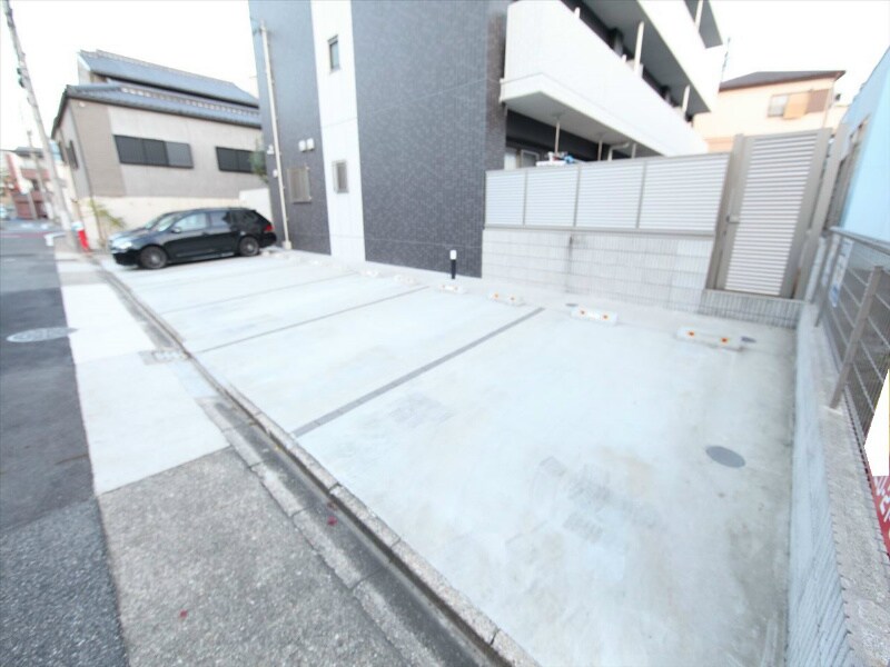 物件内観写真31　(敷地内平面駐車場)