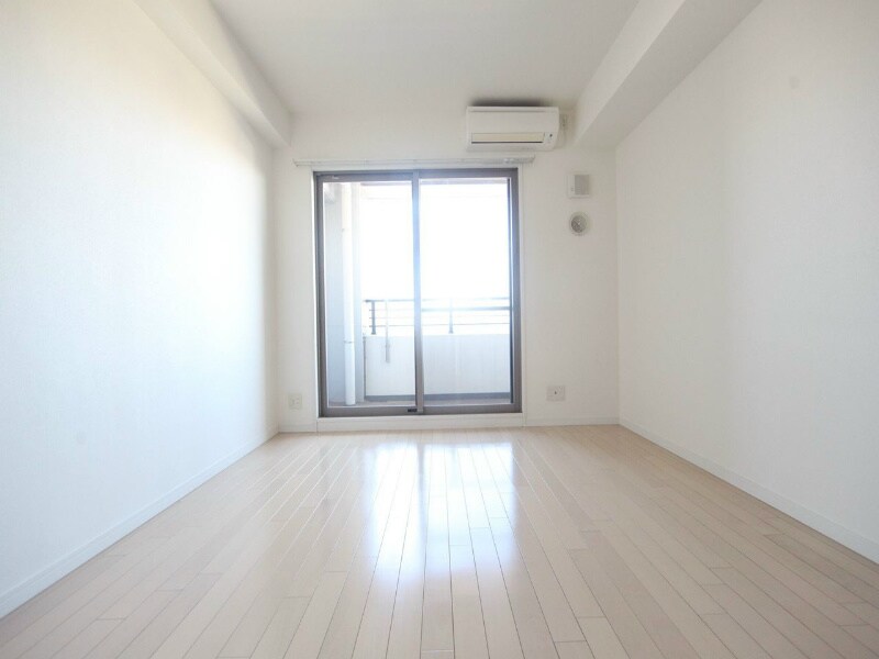 物件内観写真10　(洋室10.2帖　エアコン完備　バルコニー)
