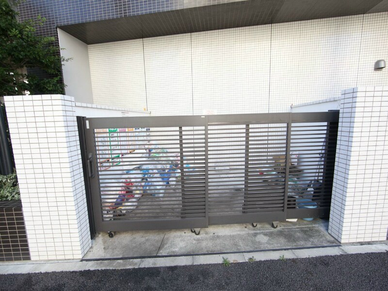 物件内観写真28　(敷地内ゴミ捨て場)