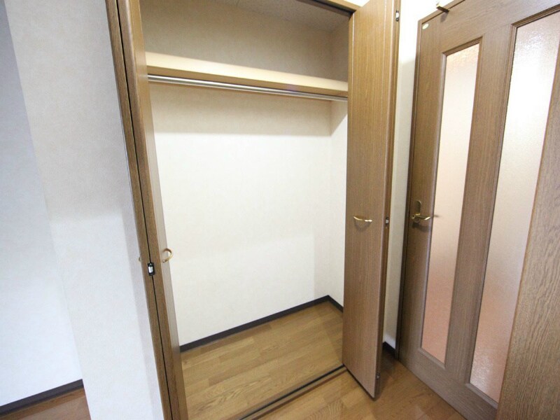 物件内観写真8　(クローゼット（収納充実してます）)