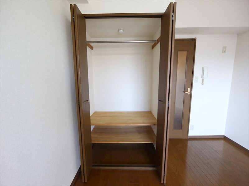 物件内観写真4　(クローゼット（収納充実してます）)