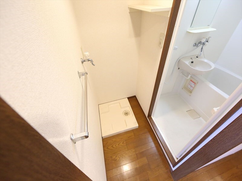 物件内観写真13　(脱衣所　室内洗濯機置き場　洗濯機ご用意できます)