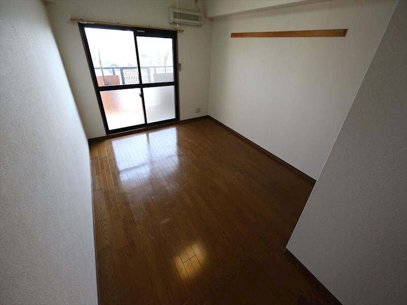 物件内観写真34　(洋室7.8帖　クローゼット（収納充実してます）)