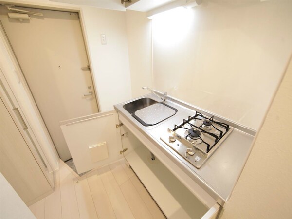 キッチン(システムキッチン（ガス2口）冷蔵庫・レンジ等ご用意できます)