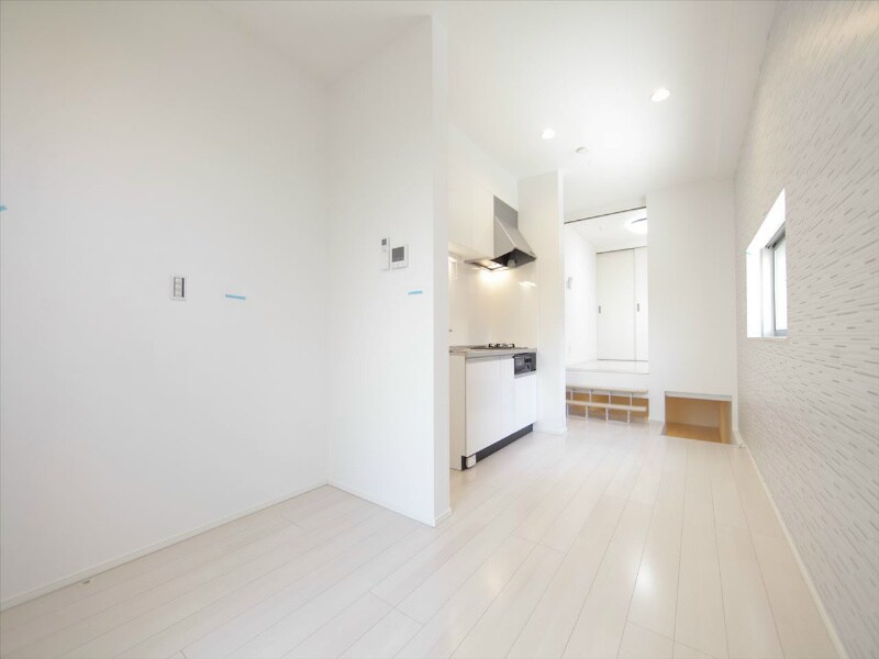 物件内観写真2　(ＬＤＫ9.6帖　洋室4帖　ロフト4.5帖　エアコン付)