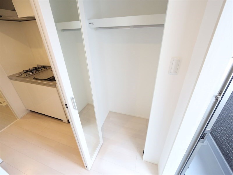 物件内観写真6　(クローゼット（収納充実してます）)