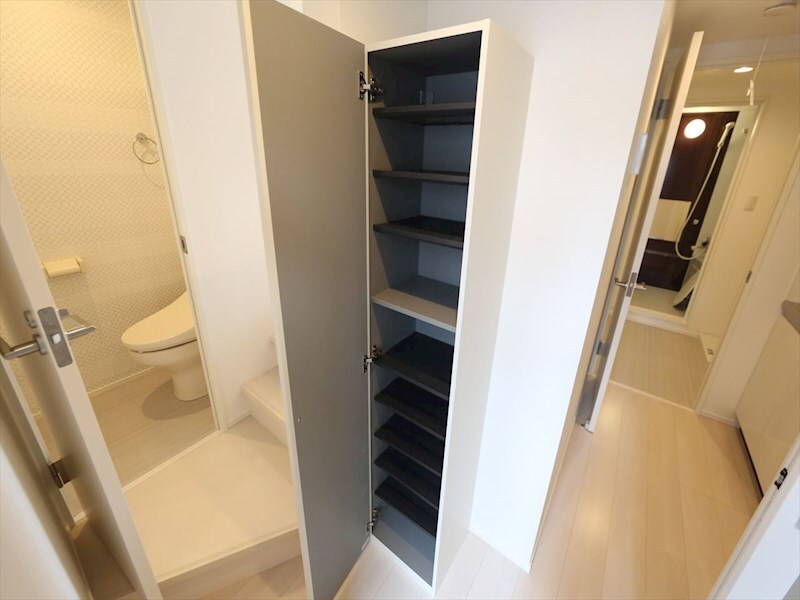 物件内観写真8　(玄関　シューズボックス付（収納充実してます）)