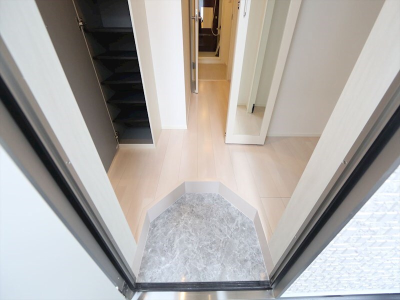 物件内観写真22　(玄関　シューズボックス付（収納充実してます）)