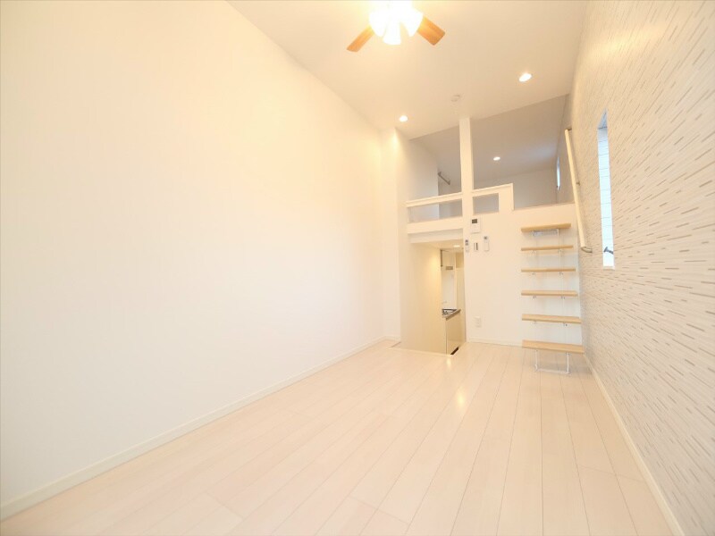 物件内観写真14　(洋室6.7帖　ロフト5.8帖（収納にも使えます）　同仕様写真)