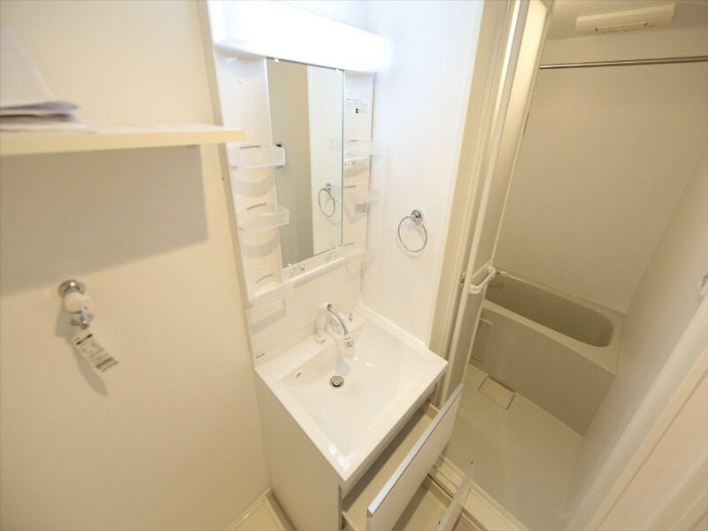 物件内観写真18　(脱衣所　独立洗面台付（シャンプードレッサー付）　同仕様写真)