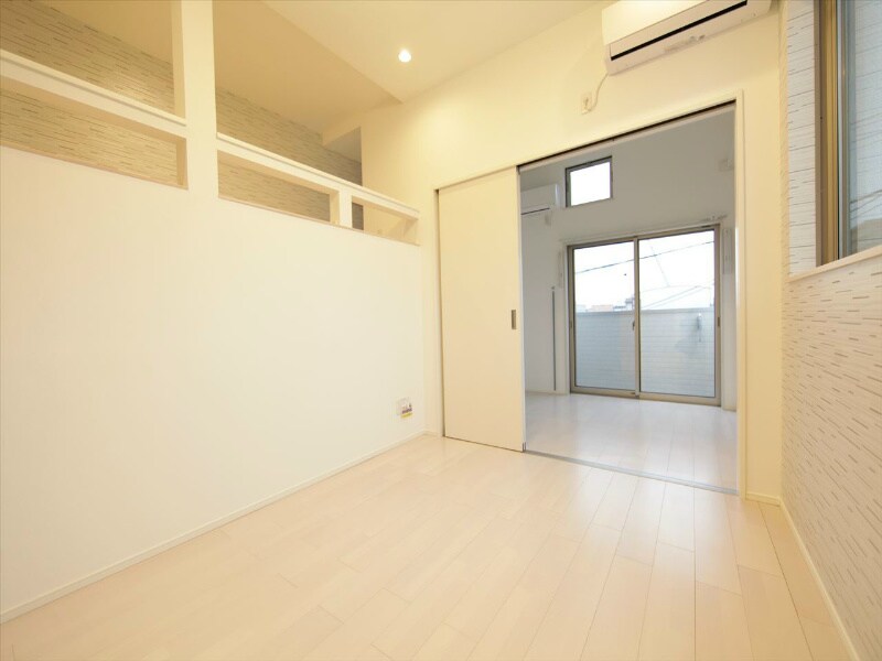 物件内観写真2　(ＬＤＫ8帖　洋室3.8帖　ロフト4.6帖（収納にも使えます）)