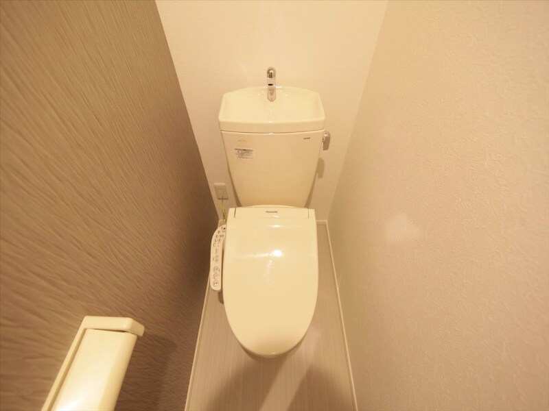 物件内観写真5　(温水洗浄暖房便座付トイレ)