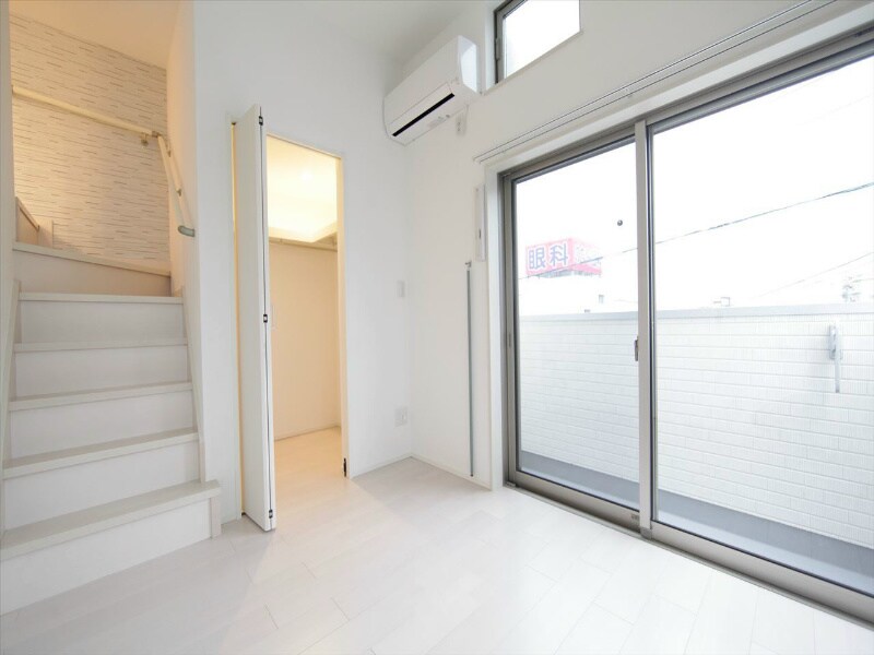 物件内観写真13　(洋室3.8帖　ウォークインクローゼット付（収納充実してます）)