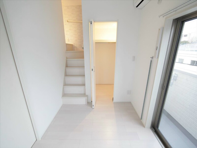 物件内観写真17　(洋室3.8帖　ウォークインクローゼット付（収納充実してます）)