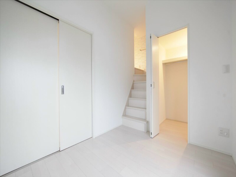 物件内観写真26　(ＬＤＫ8帖　洋室3.8帖　ロフト4.6帖（収納にも使えます）)