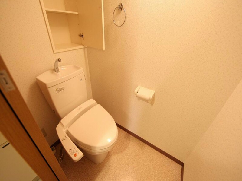 物件内観写真6　(温水洗浄暖房便座付トイレ)