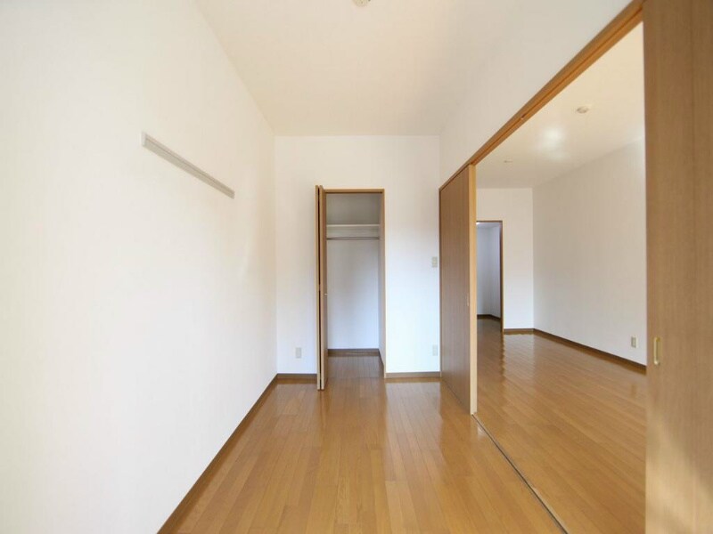 物件内観写真10　(洋室5帖　ウォークインクローゼット（収納充実してます）)