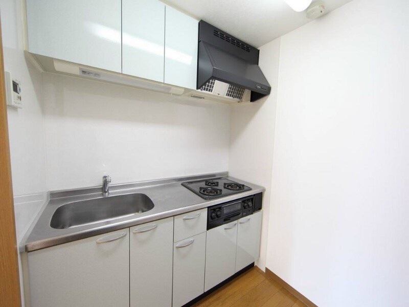 物件内観写真18　(システムキッチン（ガス3口コンロ・グリル付）)