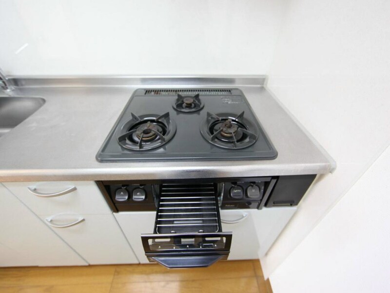 物件内観写真22　(システムキッチン（ガス3口コンロ・グリル付）)