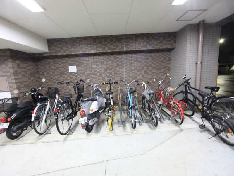 物件内観写真24　(屋根付駐車場)