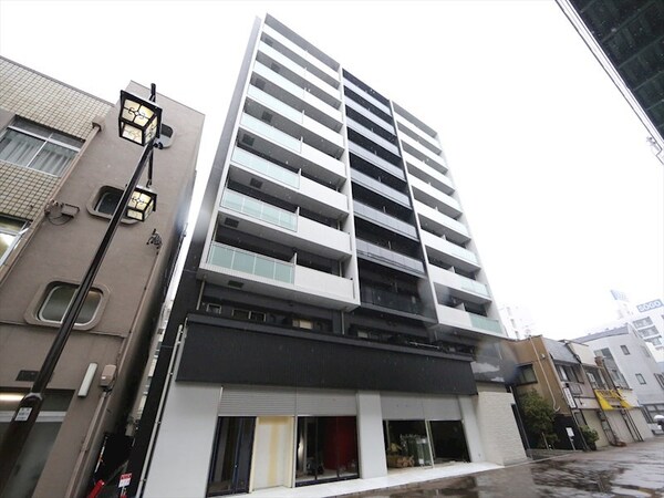 外観(外観　オートロック　防犯カメラ　屋根付き駐輪場有り)