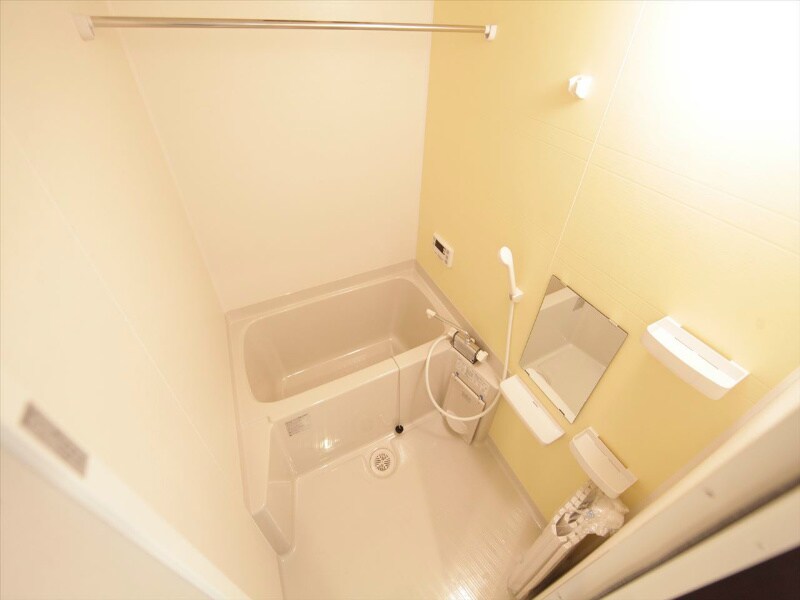 物件内観写真4　(バスルーム　浴室暖房乾燥機付き)