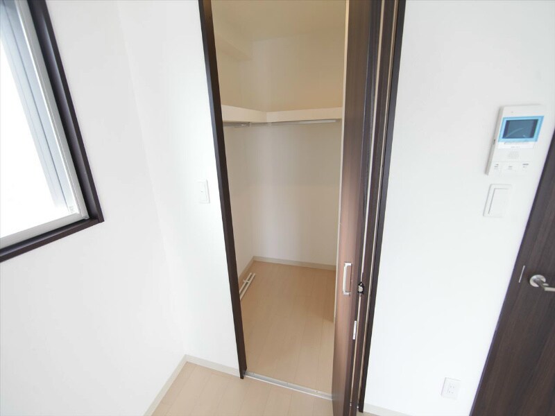 物件内観写真6　(ウォークインクローゼット（収納充実してます）)