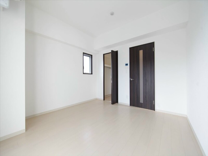 物件内観写真14　(洋室8.1帖　ウォークインクローゼット付（収納充実してます）)