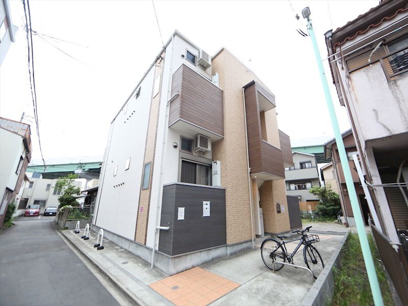 物件外観写真1　(外観　デザイナーズ　光インターネット無料)