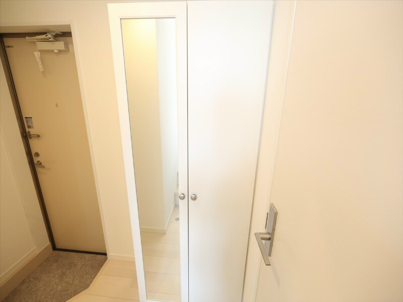物件内観写真15　(玄関　シューズボックス付（姿鏡付き）　イメージ写真)