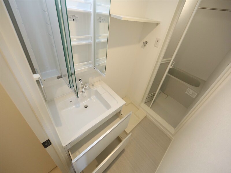 物件内観写真17　(脱衣所　独立洗面台付（シャンプードレッサー付）イメージ写真)