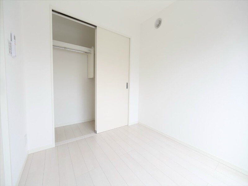 物件内観写真19　(洋室4帖　クローゼット（収納充実してます）　イメージ写真)