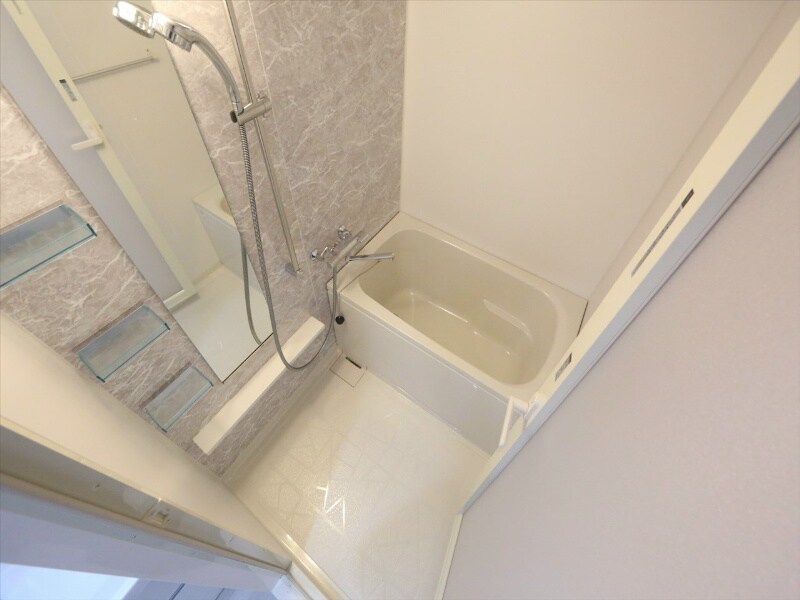 物件内観写真3　(浴室暖房乾燥機付　オートバス・高温さし湯式追焚き機能付お風呂)