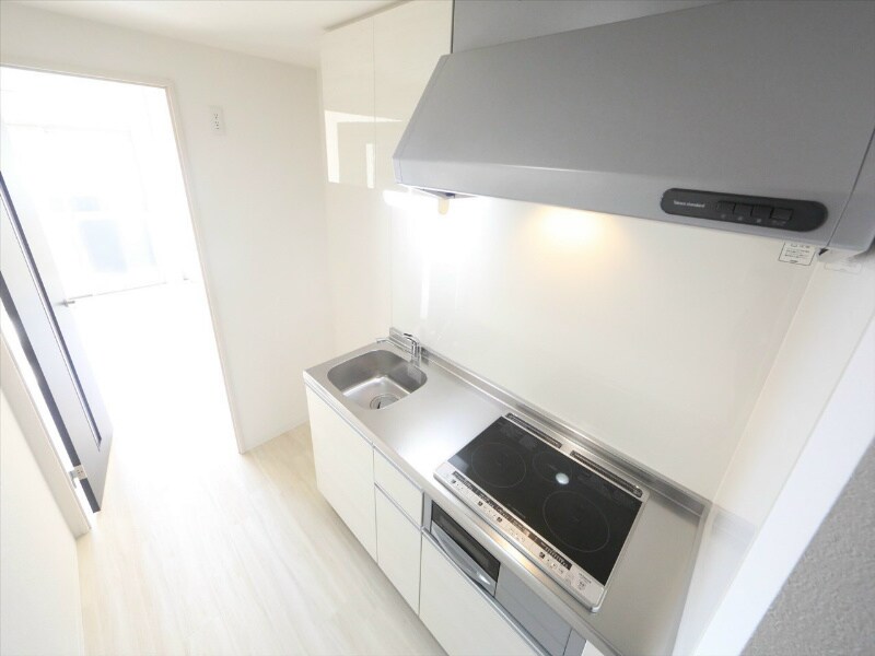 物件内観写真7　(システムキッチン（ＩＨ3口コンログリル付）)