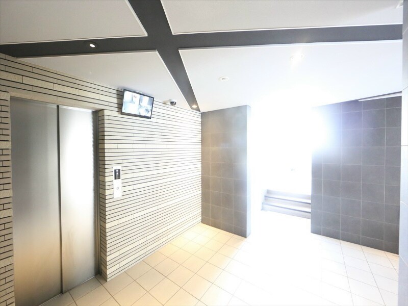 物件内観写真27　(エントランス　オートロック　防犯カメラ　宅配ＢＯＸ)