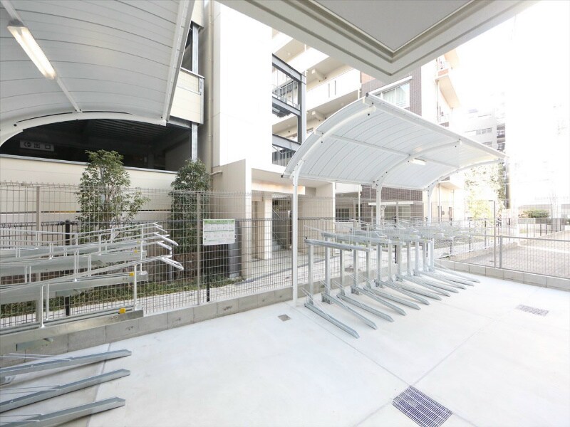 物件内観写真29　(屋根付き駐輪場)