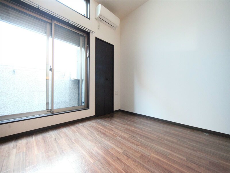 物件内観写真13　(洋室5.9帖　ロフト5.8帖（収納にも寝室にも使えます）)