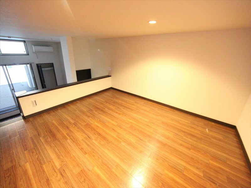 物件内観写真16　(ロフト5.8帖（収納としても寝室としても使えます）)