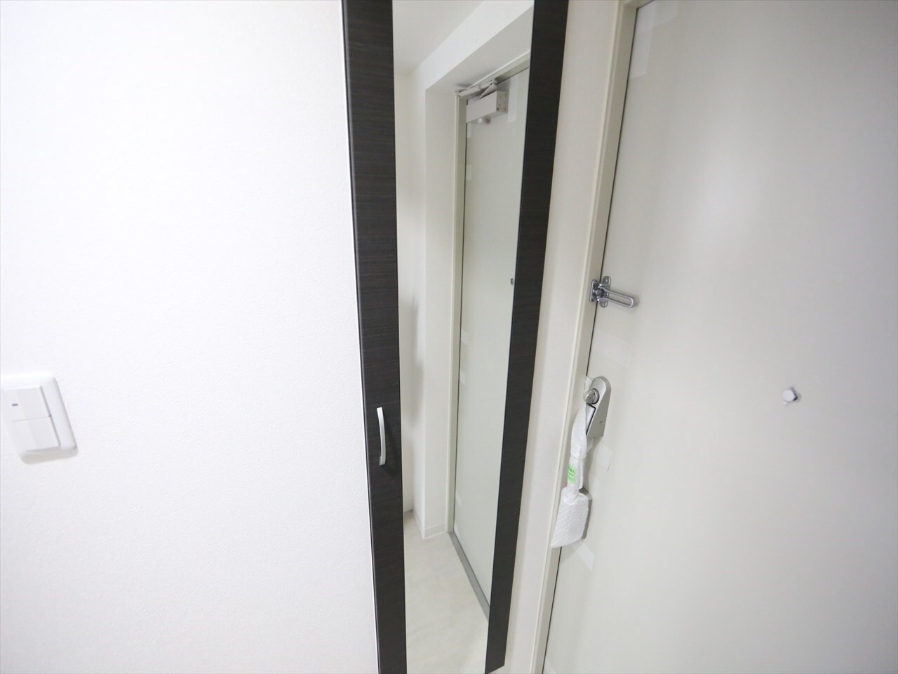 物件内観写真6　(玄関（シューズボックス完備）)