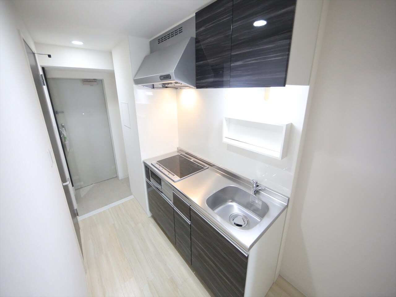 物件内観写真7　(システムキッチン（ＩＨ3口コンログリル付）)