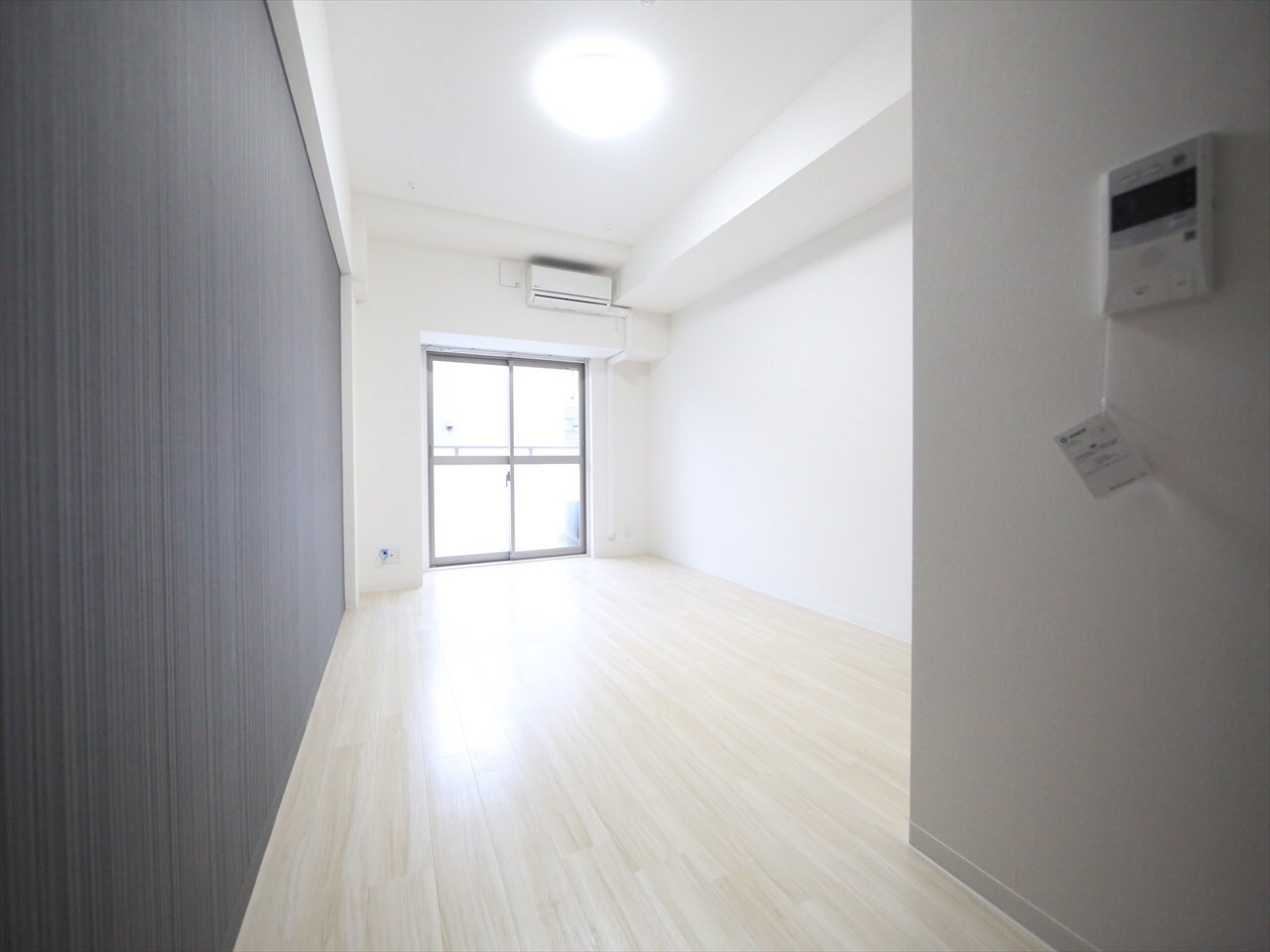 物件内観写真9　(洋室10.1帖　ウォークインクローゼット　エアコン付)