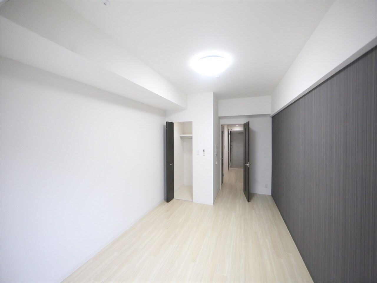 物件内観写真15　(洋室10.1帖　ウォークインクローゼット　エアコン付)