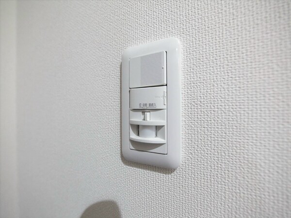 玄関(玄関　オートライト付き)