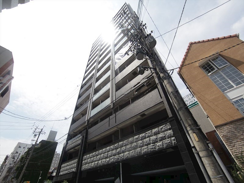 物件外観写真1　(外観　分譲賃貸マンション　オートロック　宅配ＢＯＸ)