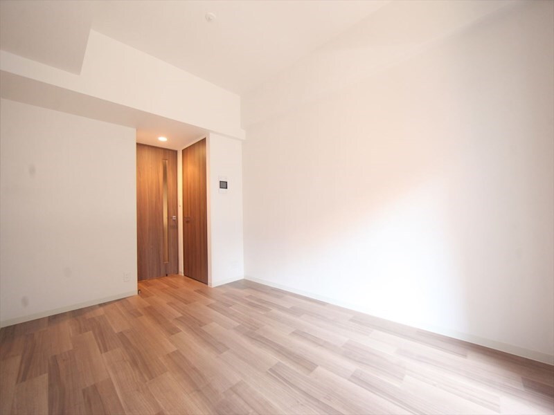 物件内観写真2　(洋室7.8帖　クローゼット付（収納充実してます）)