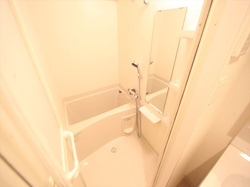 物件内観写真4　(バスルーム　浴室暖房乾燥機付き)