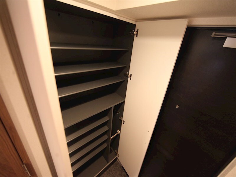 物件内観写真6　(玄関　シューズボックス付（収納充実してます）)